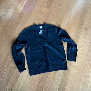 GAP black v-neck sweater